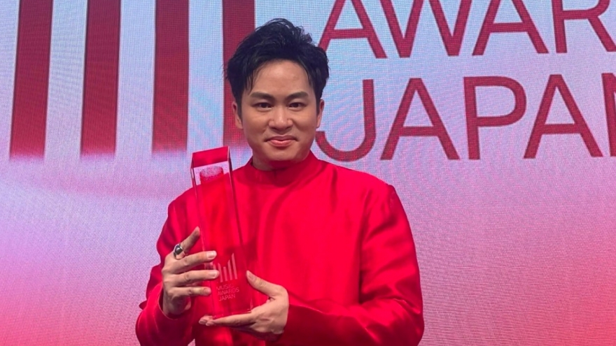 First Vietnamese vocalist honoured at Music Awards Japan